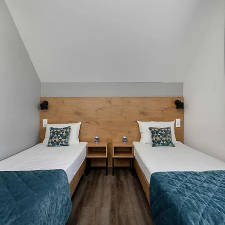 Jasny Z Balkonem I Basenem By Renters