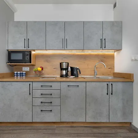 Jasny Z Balkonem I Basenem By Renters شقة