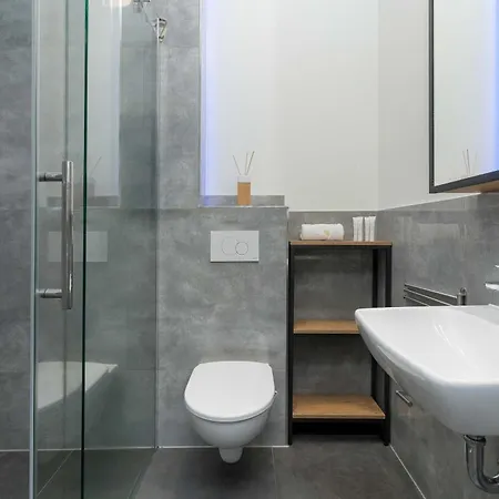 Jasny Z Balkonem I Basenem By Renters شقة