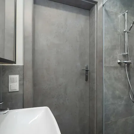 Jasny Z Balkonem I Basenem By Renters شقة *